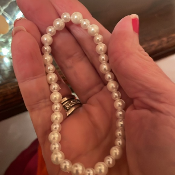 Multi size glass bead, pearl bracelet in white - Picture 5 of 5